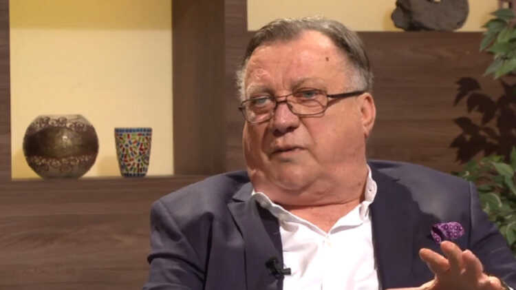 Potvrđen0, Halid Bešlić broji zadnje dane, oglasio se srceparajuć0j porukom: Svaki drugi dan sam jeo to, oni nas truju – prestanite djeci davati.. - content image