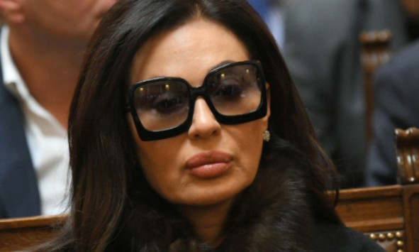 Pa zar ćemo i nju nakon Saleta izgubiti? Dragi moji, teško mi je što moram ovo da podelim sa vama, ali sat otkucava i moje je prošlo.. CECA SE OGLASILA HITNIM SAOPŠTENJEM - content image