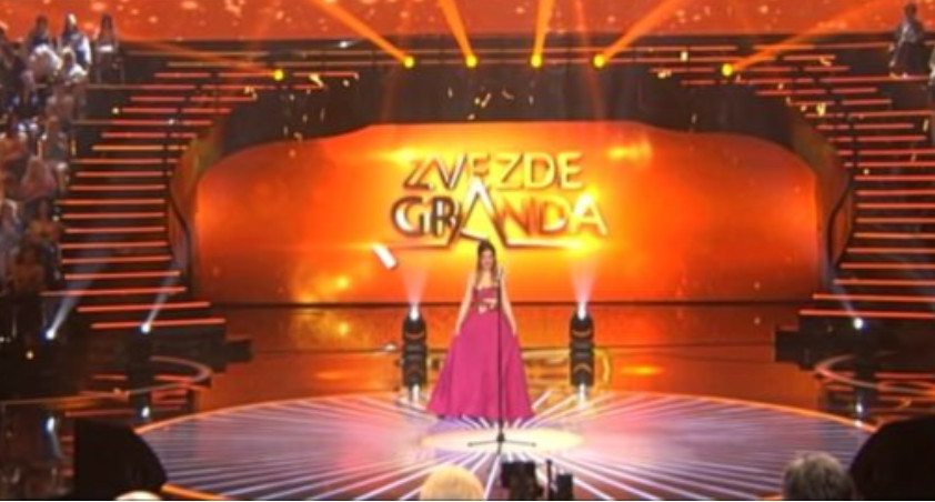 Jedna od najzgodnijih Zvezda Granda skinula kratke haljinice i šminku, pokrila se, pa objavila sliku iz poslanikove džamije: Sve je kao u snu - featured image