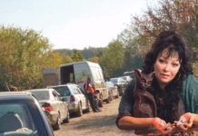 KOD LESKOVCA SE POJAVILA NOVA BABA VANGA! Hiljade ljudi danima čeka da ih leči ‘VIDOVITA’ MARINA! KOD LESKOVCA SE POJAVILA NOVA BABA VANGA! Hiljade ljudi danima čeka da ih leči ‘VIDOVITA’ MARINA! - featured image