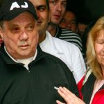 DIRLJIVO OKUPLJANJE PORODICE: I Sejda je sada pored svog Halida, nek odmori dušu umornu – sin Dino ostao sam, obećali su jedno drugom, zauvijek zajedno Tko je sin Halida Bešlića? Preživio je tešku nesreću 2017., a danas s ovom ljepoticom ima blizance - featured image