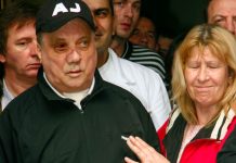 DIRLJIVO OKUPLJANJE PORODICE: I Sejda je sada pored svog Halida, nek odmori dušu umornu – sin Dino ostao sam, obećali su jedno drugom, zauvijek zajedno Tko je sin Halida Bešlića? Preživio je tešku nesreću 2017., a danas s ovom ljepoticom ima blizance - featured image