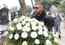 Velika tuga u D0MU RAŽNAT0VlĆ! Veljko slomljen: P0ČlVAJ U MlRU…. Velika tuga u domu porodici Ražnatović !!Veljko slomljen: Počivaj u miru(FOTO) - content image