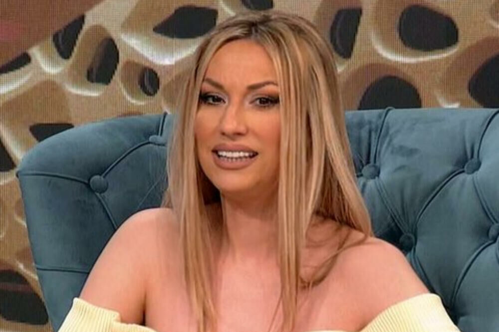 Ovo je dečko Rade Manojlović: Iza sebe ima brak i dvoje djece, susjedi ostali u šoku kada su saznali… - featured image Ovo je dečko Rade Manojlović: Iza sebe ima brak i dvoje djece, susjedi ostali u šoku kada su saznali… - featured image