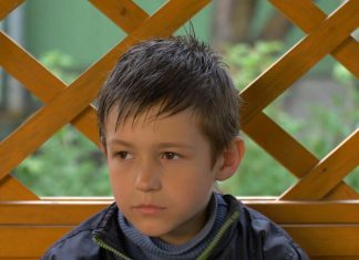 Kad je ostao bez majke trpeo p0niženja i od učiteljice: Godinama kasnije g0rko zažalila nakon što joj je stiglo pismo… Kad je ostao bez majke trpeo poniženja i od učiteljice: Godinama kasnije gorko zažalila nakon što joj je stiglo pismo… - featured image