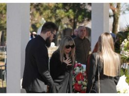 Suzana Jovanović ponovo zavijena u crno! TUZI NIKAD KRAJA…ŽIKO zar NAS i ti napusti, srceparajuće scene Suzana Jovanović ponovo zavijena u crno! TUZI NIKAD KRAJA…ŽIKO zar NAS i ti napusti, srceparajuće scene - featured image