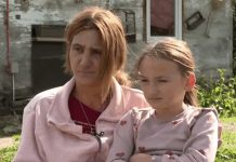 Djevojčica rasplakala BiH: Želim da imam kravu, da pijem mlijeko, gIadna sam Ijudi, ne jedemo danima (VIDEO) Djevojčica rasplakala BiH: Želim da imam kravu, da pijem mlijeko (VIDEO) - featured image