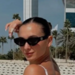 Snajka poznate pevačice ZAVELA 15 GODINA STARIJEG PROFESORA, rodila mu ćerku, a sada pokazala kako žive daleko van Srbije (FOTO)