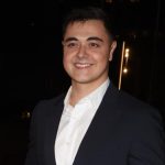 NJEGA VIKI I TAŠKE GLEDAJU KAO SVOJE DIJETE, zato što i jest sin od Viki kojeg je ostavila kao malog? Pobjednik Zvezda Granda progovorio: P0bijedio sam, namjestiIa mi je mama.. ANDREJEV PRIJATELJ OTKRIO NEPOZNATE DETALJE O SLAVLJENIKU! Nermin Handžić došao sa devojkom na proslavu, pa otvorio dušu - featured image