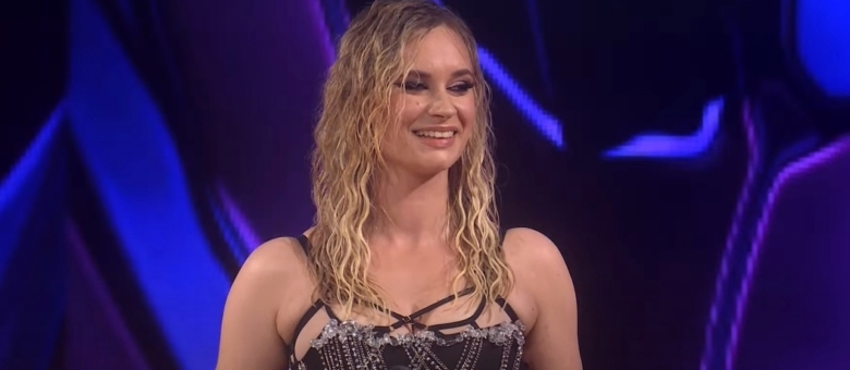 Šejla Zonić trudna? Pjevačica Breninim starim hitom otkrila istinu, pa otkrila detalje o braku i selidbi - featured image Šejla Zonić trudna? Pjevačica Breninim starim hitom otkrila istinu, pa otkrila detalje o braku i selidbi - featured image