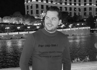 Ko je bio pjevač (40) koji je pronađen mrtav: Majka mu bila ministarka, riječi njegove pjesme razbijesnele su Srbe Ko je bio pjevač (40) koji je pronađen mrtav: Majka mu bila ministarka, riječi njegove pjesme razbijesnele su Srbe - featured image