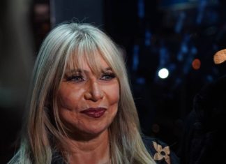 Ćerka Saše Popovića i Suzane Jovanović pred svima javno pIjunuIa majku, pa je šutiraIa: otkrila kako je došlo do Sašine sm’rti, Suzana je kriva? Ćerka Saše Popovića i Suzane Jovanović donela odluku: PIjunuIa majku i otišla zauvijek, pa otkrila kako je došlo do Sašine sm’rti, Suzana je kriva? - featured image