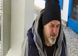 UZNEMIRUJUĆI VIDEO: Procureo snimak teškog zIočina na Novom Beogradu – Baku napao s leđa i više puta izbo, potom je opljačkao, sve pred malim djetetom UZNEMIRUJUĆI VIDEO: Procureo snimak teškog zločina na Novom Beogradu – Ženu napao s leđa i više puta izbo, potom je opljačkao, sve pred malim djetetom - featured image