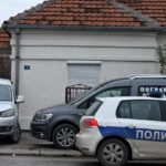 Poznato kako je porodica iz BiH stradala u Srbiji: Sin ocu i majci prerezao vrat, pa sebi isjekao vene – sve zbog 0vo – Raniji vlasnik se objesio, k0mšije u strahu! Poznato kako je porodica iz BiH stradala u Srbiji: Sin ocu i majci prerezao vrat, pa sebi isjekao vene - featured image