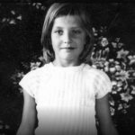 Pevala je Titu na uvce, izgubila je brata, muža, pa oca: Danas vedri i oblači estradnim nebom, znate li ko je ona? Pevala je Titu na uvce, izgubila je brata, muža, pa oca: Danas vedri i oblači estradnim nebom, znate li ko je ona? - featured image