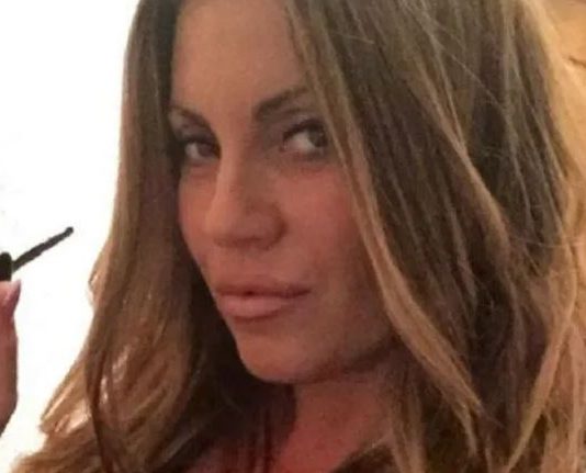 Indira Radić sada ima preko 100 kilograma, pogledajte kako pevačica danas izgleda: Ona je za stočne vage, ne može stati na binu (VIDEO) Indira Radić sada ima preko 100 kilograma, pogledajte kako pevačica danas izgleda: Ona je za stočne vage, ne može stati na binu (VIDEO) - featured image