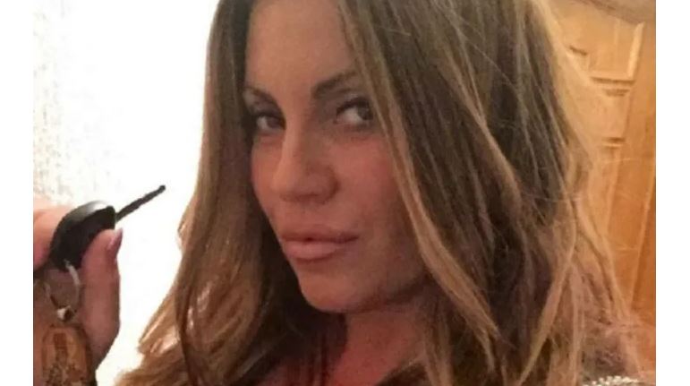 Indira Radić sada ima preko 100 kilograma, pogledajte kako pevačica danas izgleda: Ona je za stočne vage, ne može stati na binu (VIDEO) - featured image Indira Radić sada ima preko 100 kilograma, pogledajte kako pevačica danas izgleda: Ona je za stočne vage, ne može stati na binu (VIDEO) - featured image