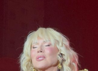 (VIDEO) “IZGUBILA SAM GA, OTIŠAO JE IZNENADA” Lepa Brena u suzama o smrti “Večeras jedna pesma za mog..” (VIDEO) "IZGUBILA SAM PRIJATELJA KOJI JE OTIŠAO IZNENADA" Lepa Brena u suzama o smrti Saše Popovića: "Večeras jedna pesma za mog kuma" - featured image