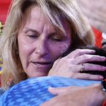 Novak Đoković skrhan bolom! Jeca kao malo dijete u majčinom naručju: Prerano nas je napustio, kako dalje bez njega Novak Đoković skrhan bolom! Jeca kao malo dijete u majčinom naručju: Prerano nas je napustio, kako dalje bez njega - featured image