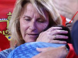 Novak Đoković skrhan bolom! Jeca kao malo dijete u majčinom naručju: Prerano nas je napustio, kako dalje bez njega Novak Đoković skrhan bolom! Jeca kao malo dijete u majčinom naručju: Prerano nas je napustio, kako dalje bez njega - featured image