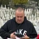 Sin Halida Bešlića otišao na očev mezar kad je vidio da ga nema u testamentu: Napravio preokret, uznemirujuće scene snimili građani Sin Halida Bešlića otišao na očev mezar kad je vidio da ga nema u testamentu: Napravio preokret, uznemirujuće scene snimili građani - featured image