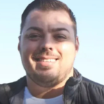 Poznatom pjevaču Ijekari ne mogu da pomognu, rez od kuka do kuka, napadnut u sred dana