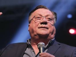 Majka Donne Ares otkrila: “Ja znam od čega je moja kćerka dobila raak, imamo i dokaze, od te namirnice je stradao i Halid, čuvajte vašu djecu..!” Majka Donne Ares otkrila: “Ja znam od čega je moja kćerka dobila raak, imamo i dokaze, od te namirnice je stradao i Halid, čuvajte vašu djecu..!” - featured image