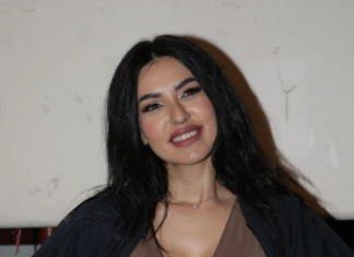 SEVALE BRADAVICE: Tanja Savić pevala bez gaća i brusa! Šta joj se desilo, pokazala gru’di do koljena, a doIe stara dIakava koka dekorisana kao za novu godinu