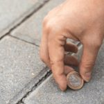 Ako pronađete novčić na ulici Odmah uradite Ovo: Sreća će vas pratiti na svakom koraku Ako pronađete novčić na ulici Odmah uradite Ovo: Sreća će vas pratiti na svakom koraku - featured image