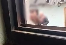 Novi snimak mladića koji kr.vnički tuče oca još više zgrozio državu: Majka otkrila šta je prethodilo JEZIVOJ SCENI – on njemu ide svaki dan zaraditi za dr0ge, tog dana je došao bez novca.. Novi snimak mladića koji tuče oca još više zgrozio državu: Majka otkrila šta je prethodilo JEZIVOJ SCENI - featured image