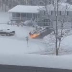 Snimao je susjeda kako ispred doma čisti snijeg, ali nije lopatom – sve pomeo u roku od pet minuta, a on zanijemio od prizora (video) Snimao je susjeda kako ispred doma čisti snijeg, ali nije lopatom – sve pomeo u roku od pet minuta, a on zanijemio od prizora (video) - featured image