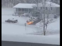 Snimao je susjeda kako ispred doma čisti snijeg, ali nije lopatom – sve pomeo u roku od pet minuta, a on zanijemio od prizora (video) Snimao je susjeda kako ispred doma čisti snijeg, ali nije lopatom – sve pomeo u roku od pet minuta, a on zanijemio od prizora (video) - featured image