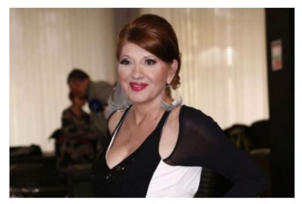 Zar tako da se ponaša majka sina za ženidbu: Biljana Jevtić pozirala g0Ia, sram0ti djecu i korijene: Svi gledaju i ne veruju… - featured image Zar tako da se ponaša majka sina za ženidbu: Biljana Jevtić pozirala g0Ia, sram0ti djecu i korijene: Svi gledaju i ne veruju… - featured image