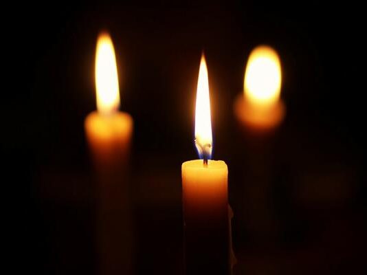 Poznati pjevač (40) iznenada preminuo: Supruga neutješna, objavila emotivnu poruku – ostavio si mi sina u amanet Narodni pevač umro u teškim mukama, a ovoj ženi posvetio pesmu koja ledi krv u žilama: Poslednje dane proveo je u selu - featured image