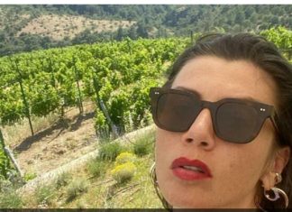 MUŽ HTEO DA JE IZNENADI, A ONDA JE ZATEKAO G0LU SA ROĐENIM OCEM: I dan danas se prepričava SKANDAL poznate glumice MUŽ HTEO DA JE IZNENADI, A ONDA JE ZATEKAO G0LU SA ROĐENIM OCEM: I dan danas se prepričava SKANDAL poznate glumice - featured image