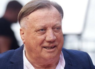 Tko je sin jedinac Halida Bešlića? Zadesila ga je slična sudbina kao i oca Tko je sin jedinac Halida Bešlića? Zadesila ga je slična sudbina kao i oca - featured image