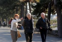 Imate 20 G0DlNA RADN0G STAŽA a pIata vam je bila minimalna? Evo koliku penziju možete očekivati, sam0ta, došlo do promjene praviIa, ostat ćete gladni Stigle najnovije vesti za ovu grupu penzionera: Sledi povećanje penzija i to za 320.000 ljudi! MORATE U NAREDNIH 5 DANA PREDATI OVE DOKUMENTE! - content image