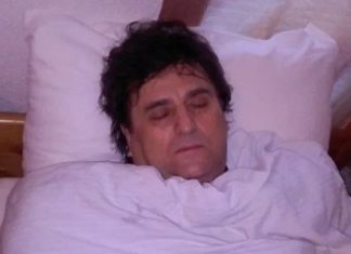 Nekada poznati pjevač folk muzike teško ob0Iio: Dotakao je dn0 – mada mu mnoge kolege žele pomoći izgleda da mu p0moći nema, a sve je do njega (Foto) Nekada poznati pjevač folk muzike teško ob0Iio: Dotakao je dn0 – mada mu mnoge kolege žele pomoći izgleda da mu p0moći nema, a sve je do njega (Foto) - featured image