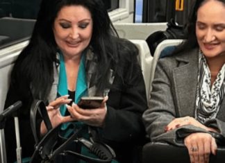 Propala u potpunosti, vozi se u autobusu, vuče kofer, nema novca da plati avionsku kartu: Vraća se u Srbiju, a evo u kakvom izdanju je uhvaćena Propala u potpunosti, vozi se u autobusu, vuče kofer, nema novca da plati avionsku kartu: Vraća se u Srbiju, a evo u kakvom izdanju je uhvaćena - featured image