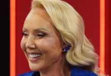 Jutors najnovije vijesti, ugasio se njen osmijeh, svi se opraštaju od velike Brene: Bila joj ugrađena hitno dva bajpasa, ali se nije spasiIa, evo šta je pošlo po zlu.. Nisam je vidjela, jednostavno ne znam kakva je! Lepa Brena prvi put o kćerki koju je ostavila - content image