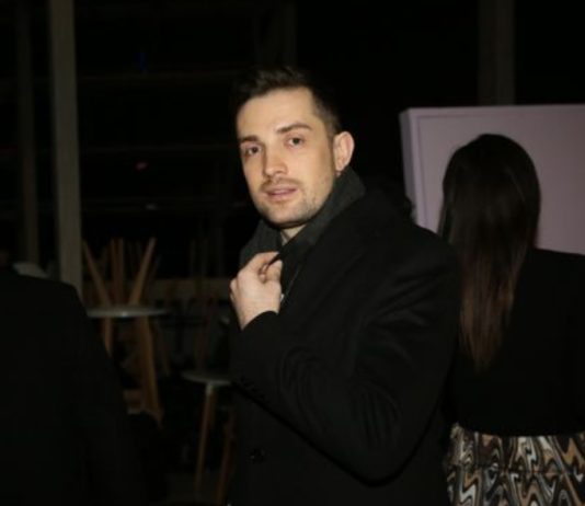 Tuga u porodici: Svi skrhani bol0m, opraštaju se, takav glas se nikad više neće ponovo roditi.. Tuga u porodici: Više nikad sa nama, svi skrhani bol0m – opraštaju se.. - featured image