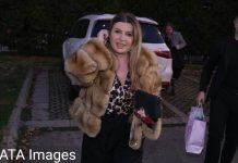 VIKI PROGOVORILA O RASTURANJU TAŠKETOVOG PRVOG BRAKA Pjevačica 20 godina ćutala, vrijeme je da se zna! VIKI PROGOVORILA O RASTURANJU TAŠKETOVOG PRVOG BRAKA Pjevačica 20 godina ćutala, vrijeme je da se zna! - featured image