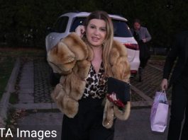 VIKI PROGOVORILA O RASTURANJU TAŠKETOVOG PRVOG BRAKA Pjevačica 20 godina ćutala, vrijeme je da se zna! VIKI PROGOVORILA O RASTURANJU TAŠKETOVOG PRVOG BRAKA Pjevačica 20 godina ćutala, vrijeme je da se zna! - featured image