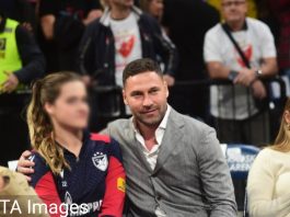 PORUKA MLAĐE KĆERKE SLOMILA DUŠKA TOŠIĆA: PIjunula na oca, javno objavila sve šta je radio Jeleni, slike, video snimci, auu PORUKA MLAĐE KĆERKE SLOMILA DUŠKA TOŠIĆA Ovo mu je poslala nakon drame na Dedinju - featured image