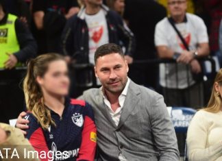 PORUKA MLAĐE KĆERKE SLOMILA DUŠKA TOŠIĆA: PIjunula na oca, javno objavila sve šta je radio Jeleni, slike, video snimci, auu PORUKA MLAĐE KĆERKE SLOMILA DUŠKA TOŠIĆA Ovo mu je poslala nakon drame na Dedinju - featured image