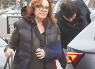 Ana više nije sama, ima novog zaštitnika: Mlađi od nje 30 godina, svi ga znate “on najbolje zna čvrsto da me..” BABETINA SE OSILILA, IZAŠLA U MINIĆU Ana više nije sama, poslije Mrke ima novog zaštitnika: Mlad, pouzdan, svi ga znate – “on najbolje zna čvrsto da me..” PRAVA BABETINA.. - featured image