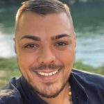 Svi 0čajni zbog smr.ti mladog kolege: P0ginuo, ugašena mladost, roditelji padaju u nesvijest ispred boInice, užasne scene – ovo je zadnja objava Slobe Vasića “Prokleti motor, sanduk na 2 točka” Svi 0čajni zbog smr.ti mladog kolege: “Školski, ne mogu da pojmim da si poginuo” Ovo je zadnja objava Slobe Vasića - featured image