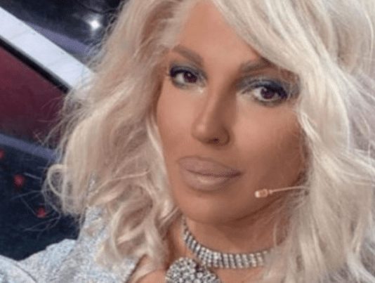 Šta joj se dešava? Jelena Karleuša izvaIiI svoju mačkicu- Sve se vidi, ostariIa ,naborana sa frizuricom Šta joj se dešava? Jelena Karleuša pokazala mačkicu- Sve se vidi, lijepo je održavana – nakon razvoda, moja maca nema vlasnika, UDOMITE JE (FOTO) - featured image