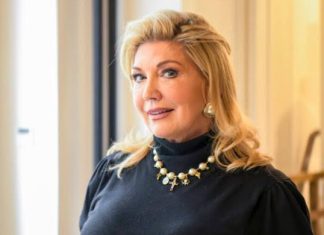 Suzana Mančić se skinuIa u sedmoj deceniji, e ovo je pravi divIji snimak “Sve staro, koža visi na sve strane, kako je nije stid unučadi i djece” Suzana Mančić se skinula u sedmoj deceniji! “Sve staro,koža visi na sve strane, kako je nije stid unučadi i djece” - content image