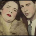 VIDITE LI JEZIV DETALJ NA OVOJ SLICI: Ubio je, pa se slikao s njom za proslavu nove godine? UŽAS SE TEK SAD SAZNAO VIDITE LI JEZIV DETALJ NA OVOJ SLICI - featured image